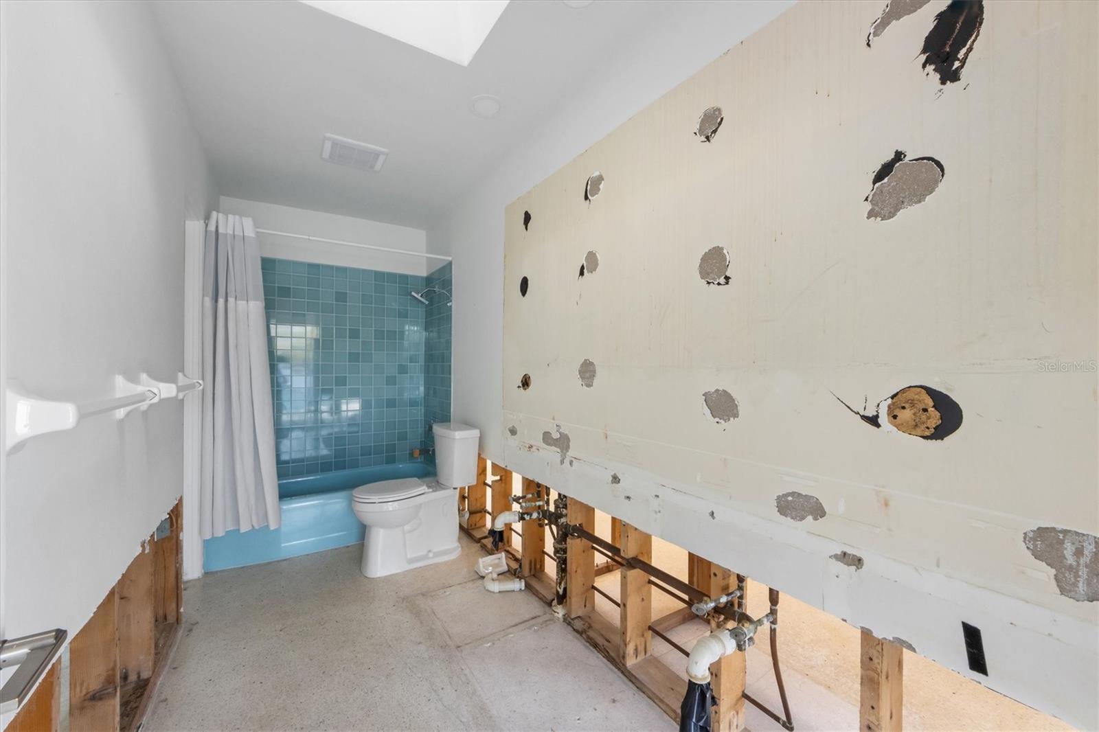 LARMARIE SHORES - Residential