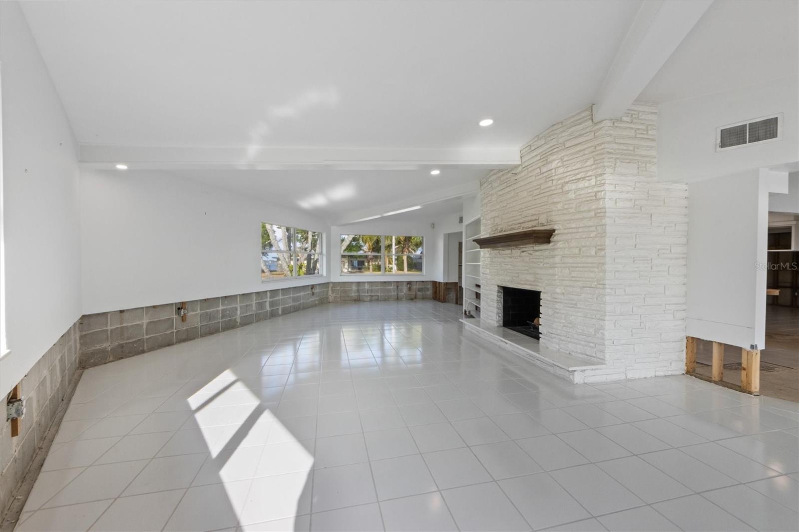 LARMARIE SHORES - Residential