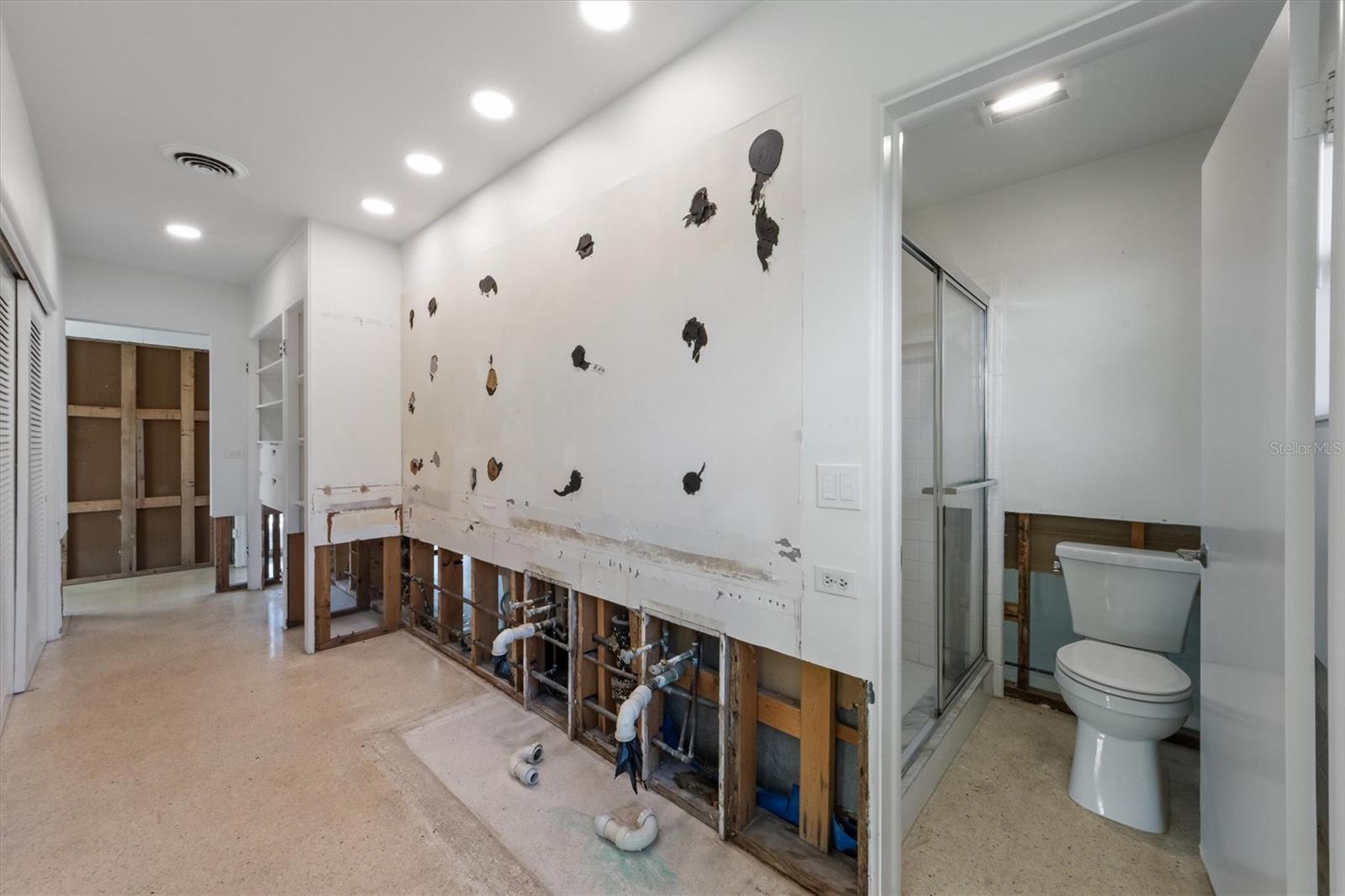 LARMARIE SHORES - Residential