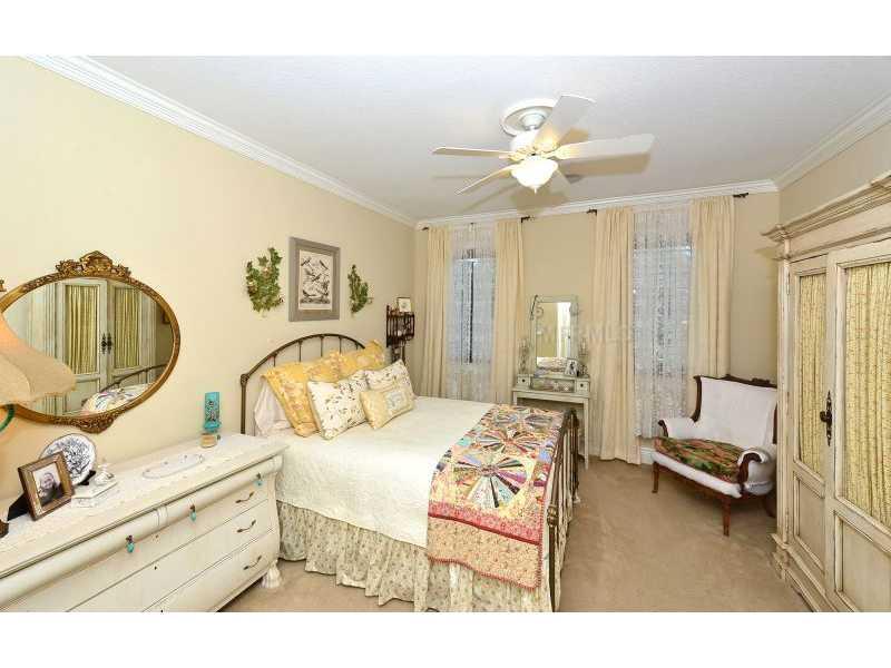 PARADISE SHORES - Residential