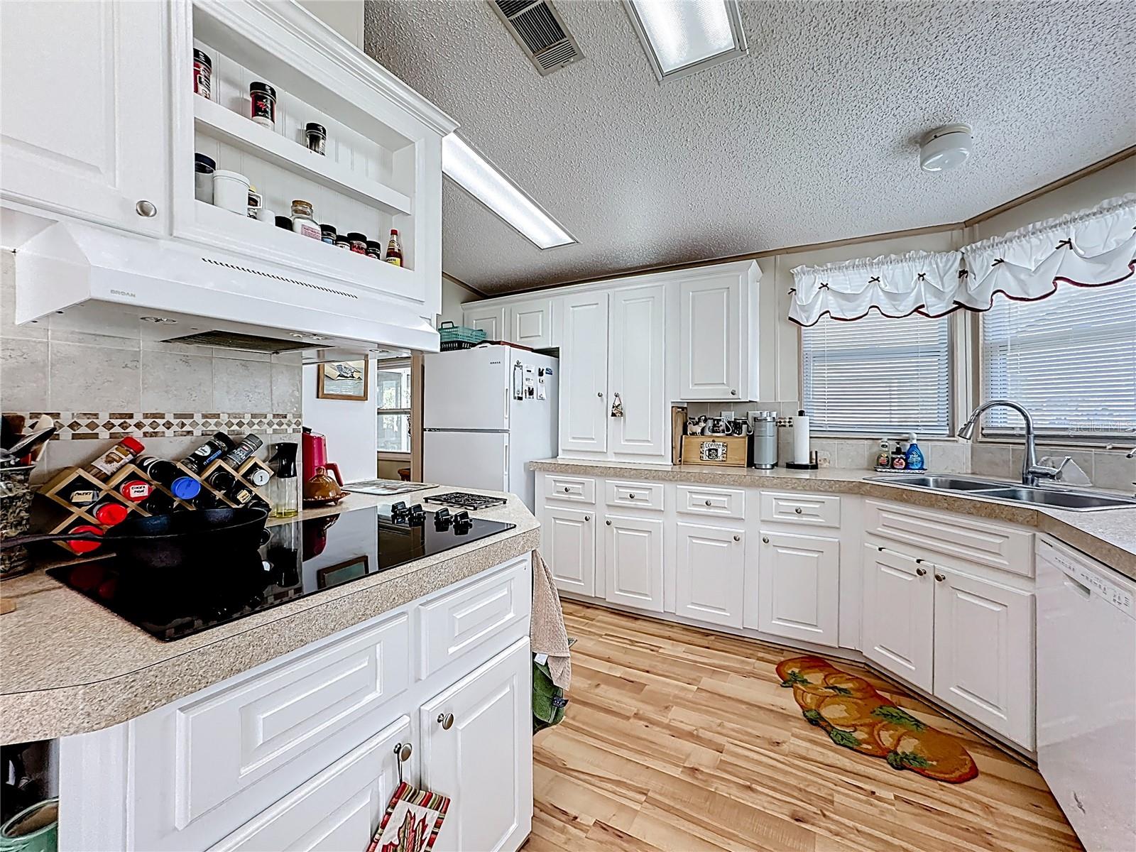 TAVARES FOX RUN MOBILE HOME - Residential