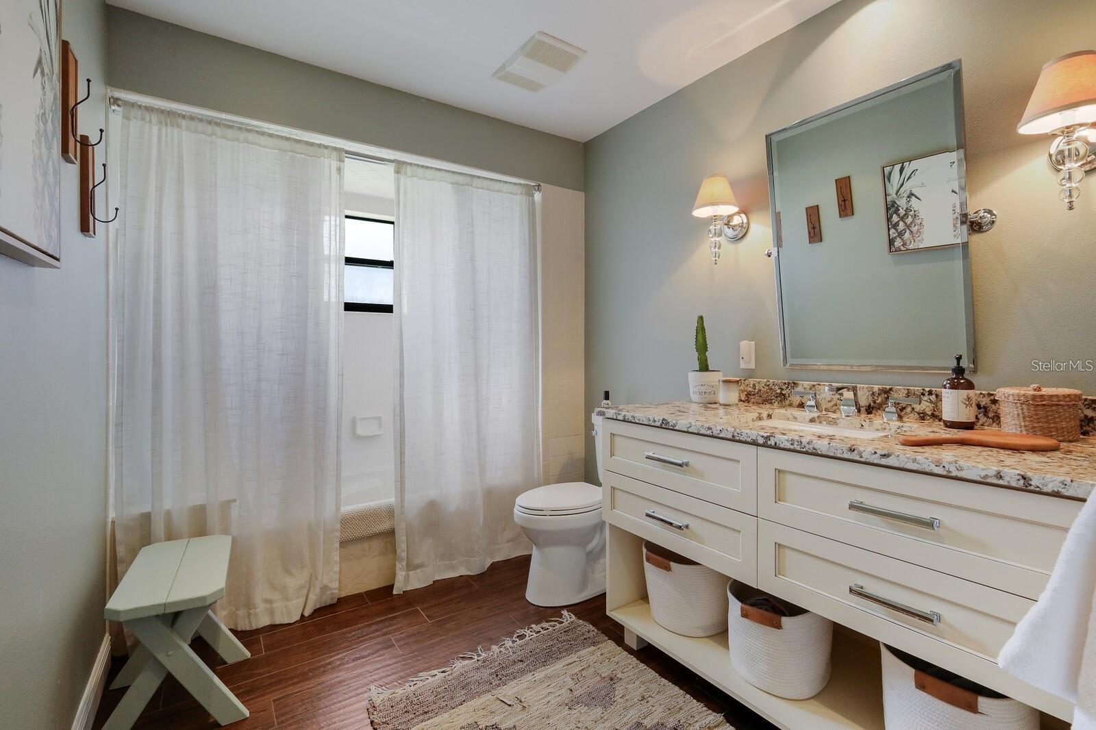 COUNTRY CLUB OF SARASOTA THE - Residential Lease