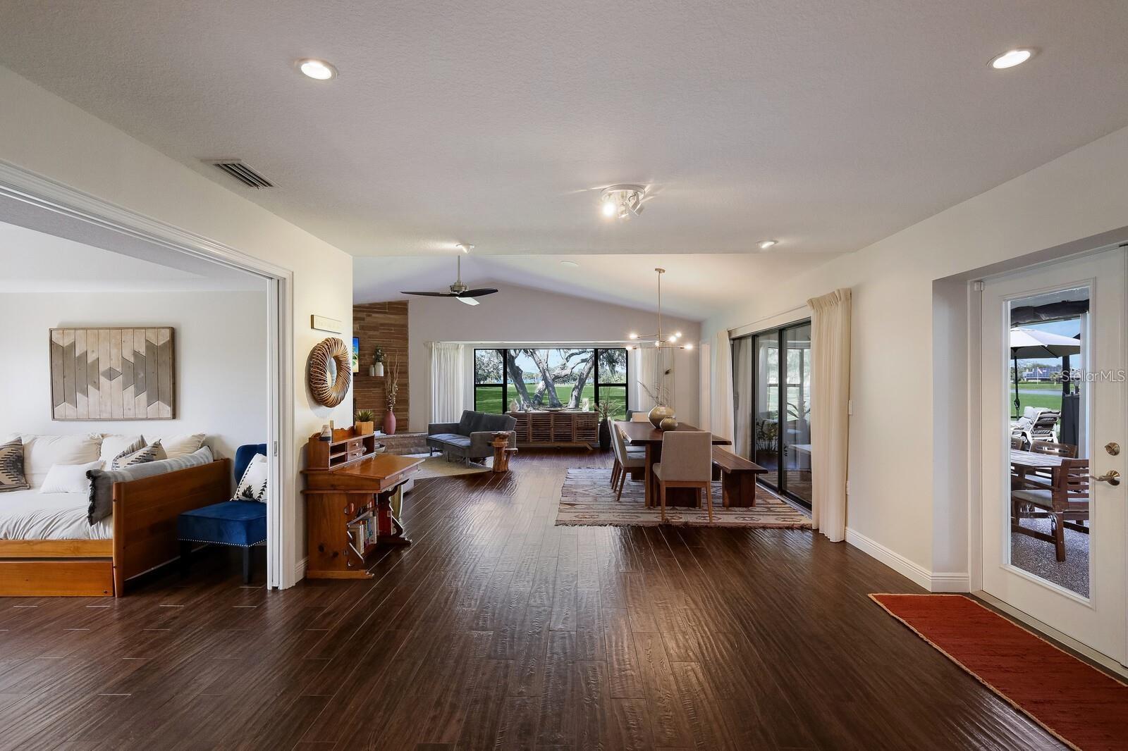 COUNTRY CLUB OF SARASOTA THE - Residential Lease