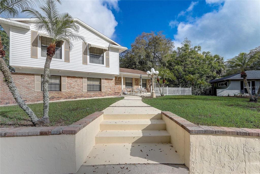 Photo of 1204 Swan Street, Winter Springs, FL 32708 (MLS # O6294504)