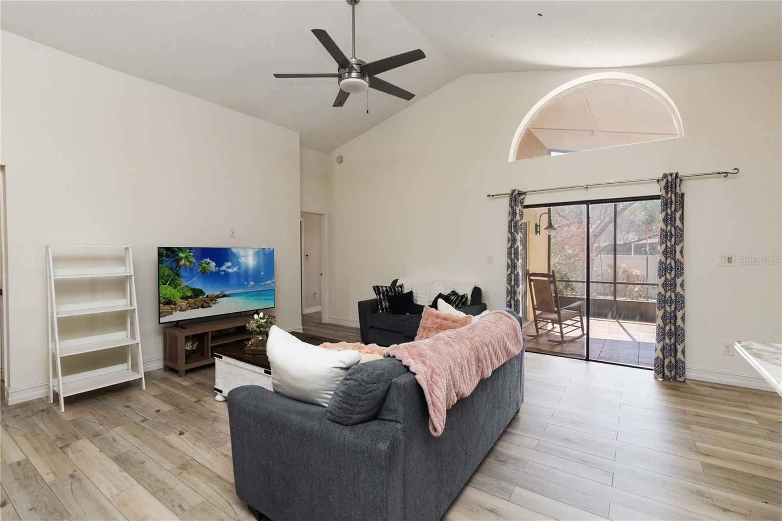 RIVERSIDE AT TWIN RIVERS UN 1 - Residential