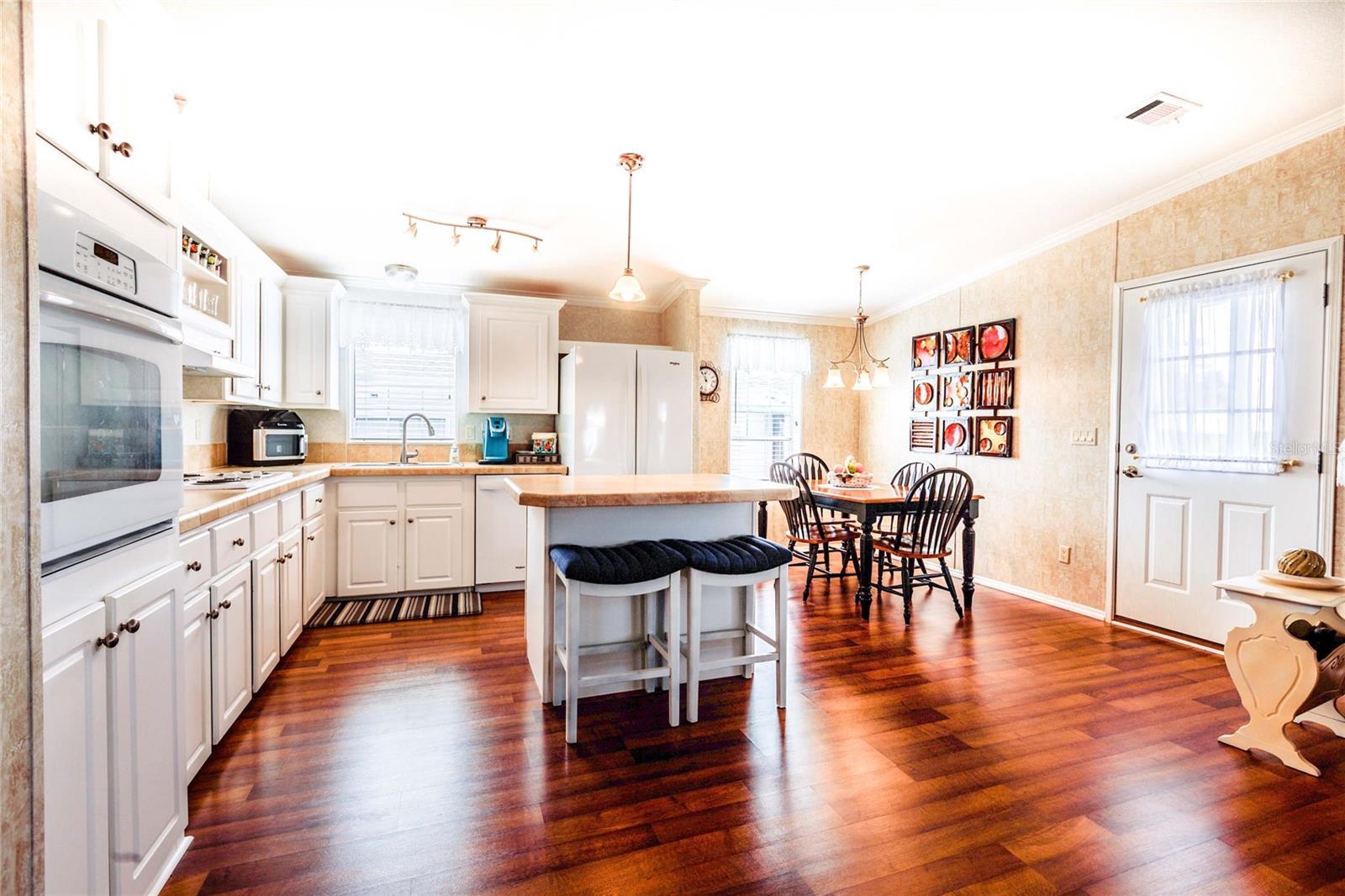 MAPLE LEAF ESTATES - Residential