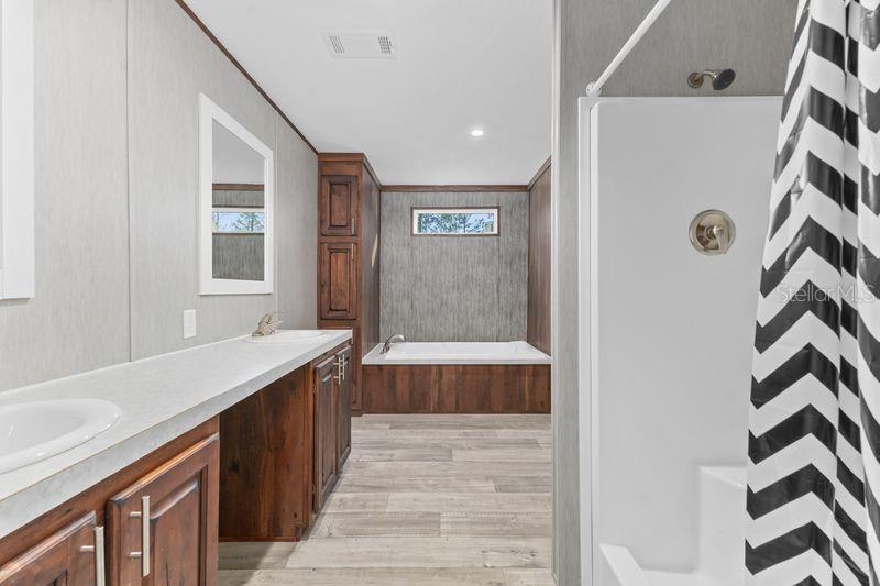 PINE MDWS - Residential