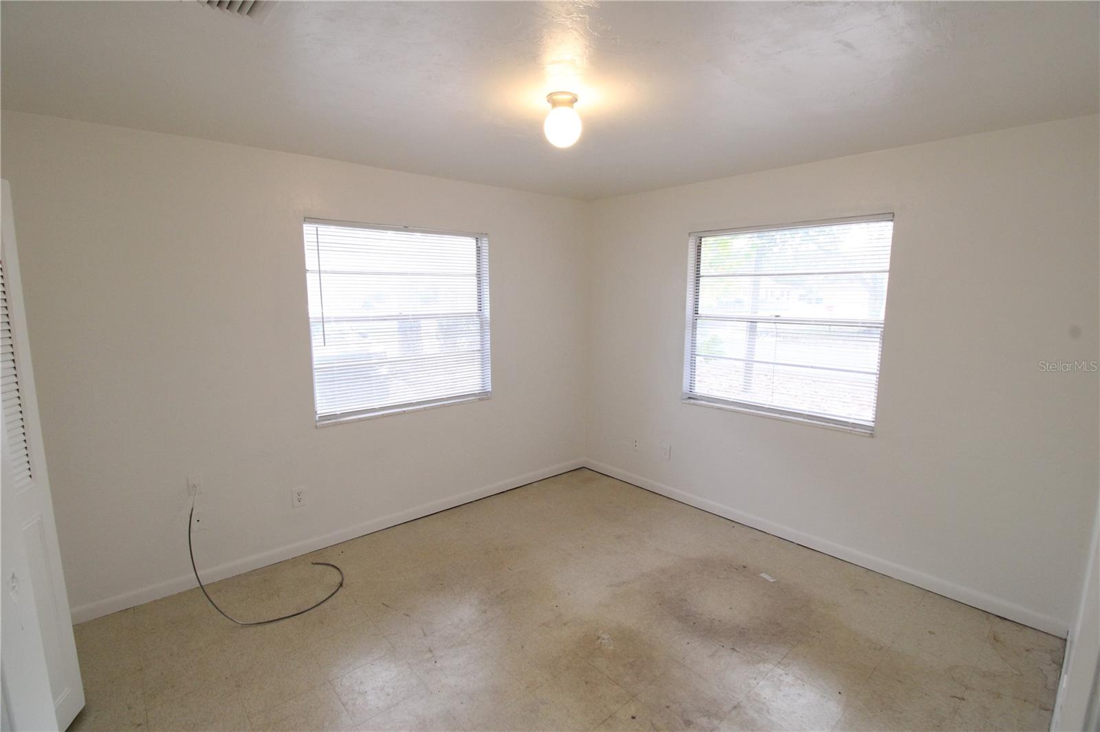 PINERIDGE IV - Residential Lease