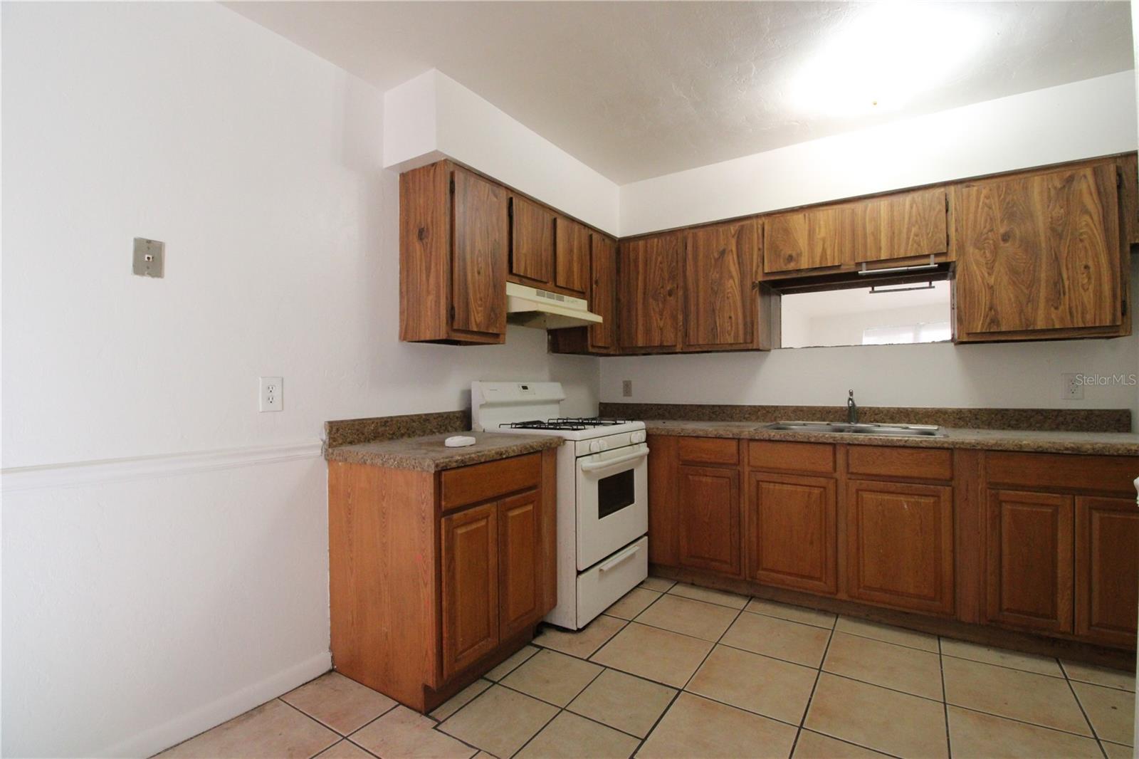 PINERIDGE IV - Residential Lease