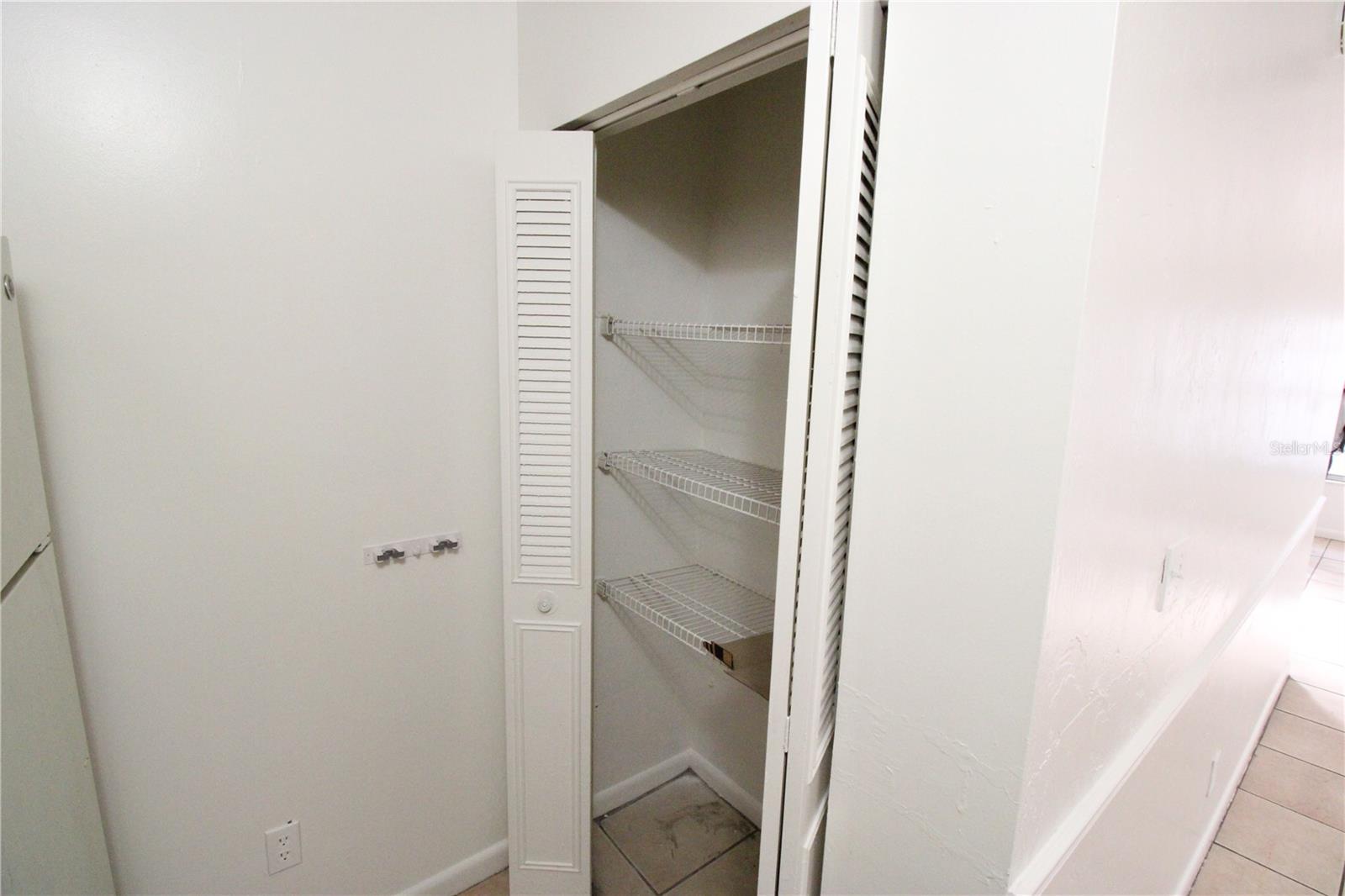 PINERIDGE IV - Residential Lease