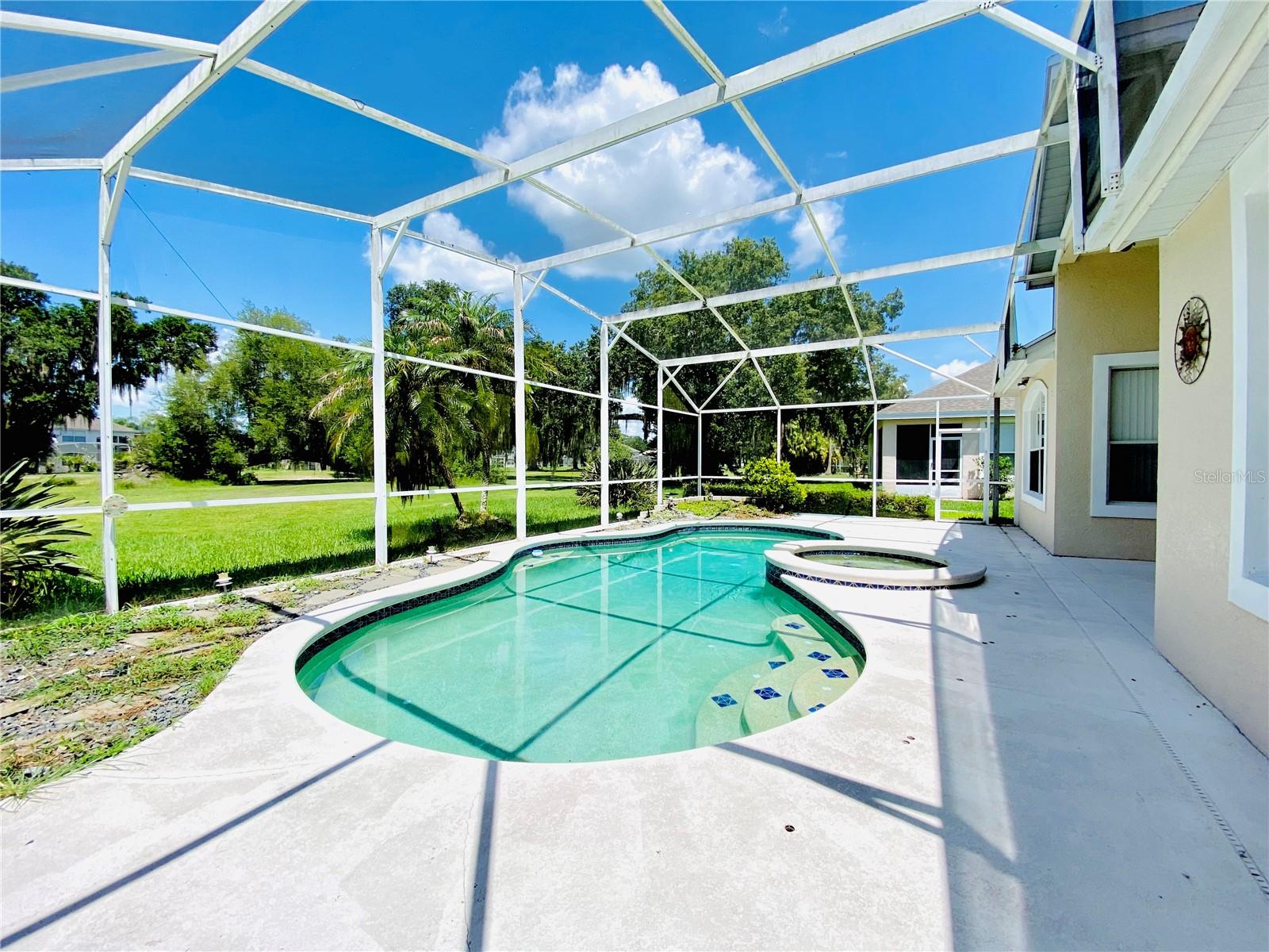 1748 GOLFVIEW DRIVE