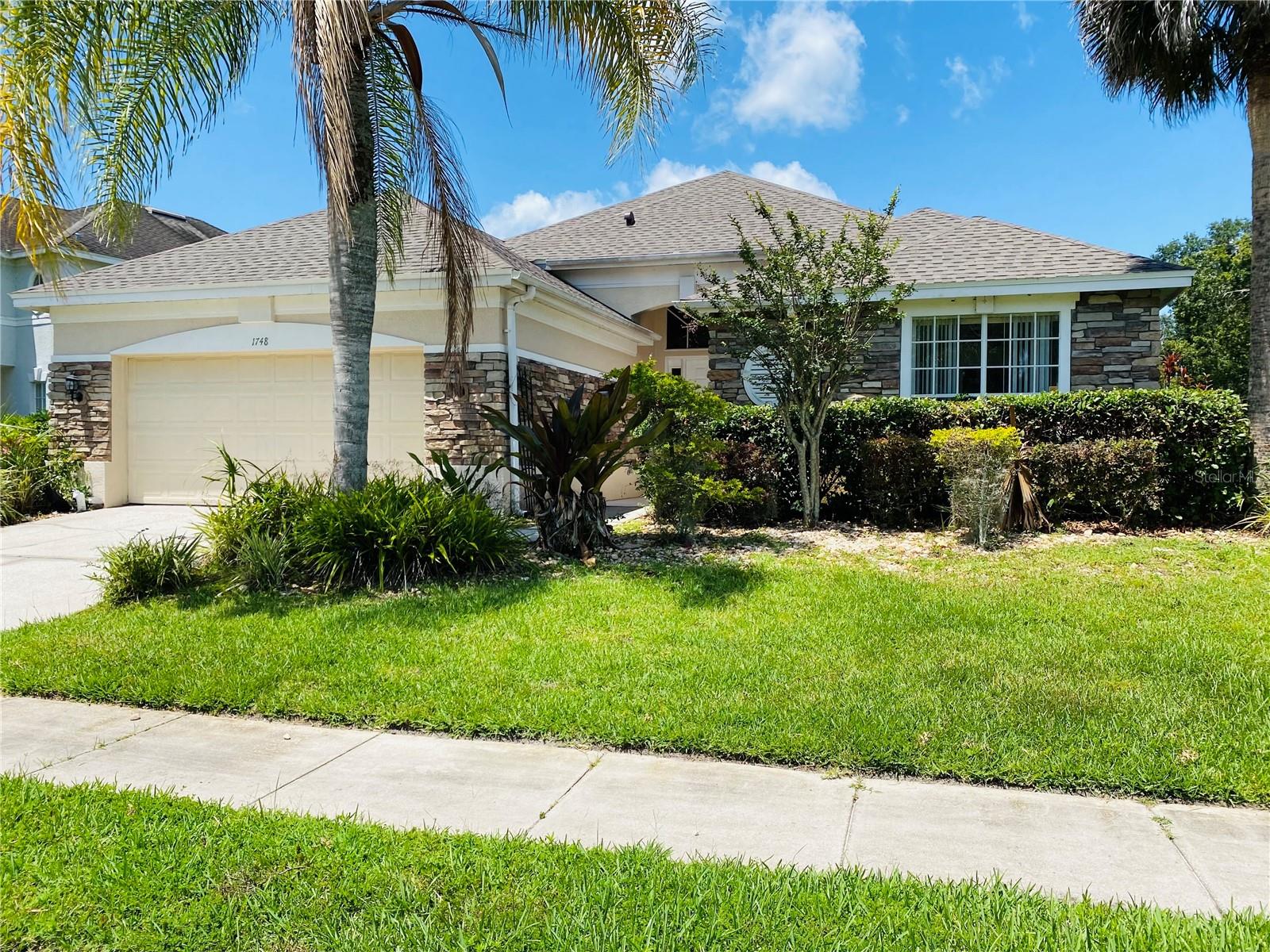 1748 GOLFVIEW DRIVE