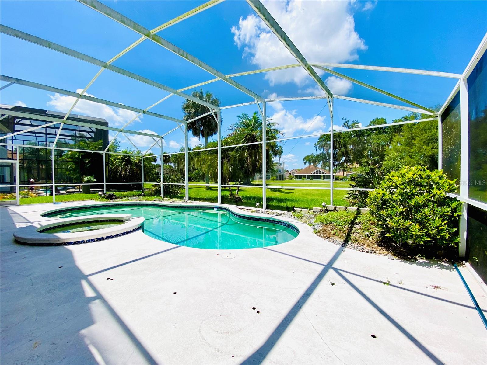 1748 GOLFVIEW DRIVE
