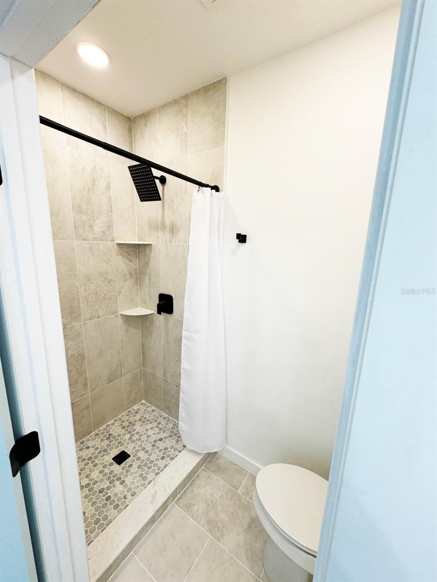 SKY CREST UNIT 9 - Residential Lease