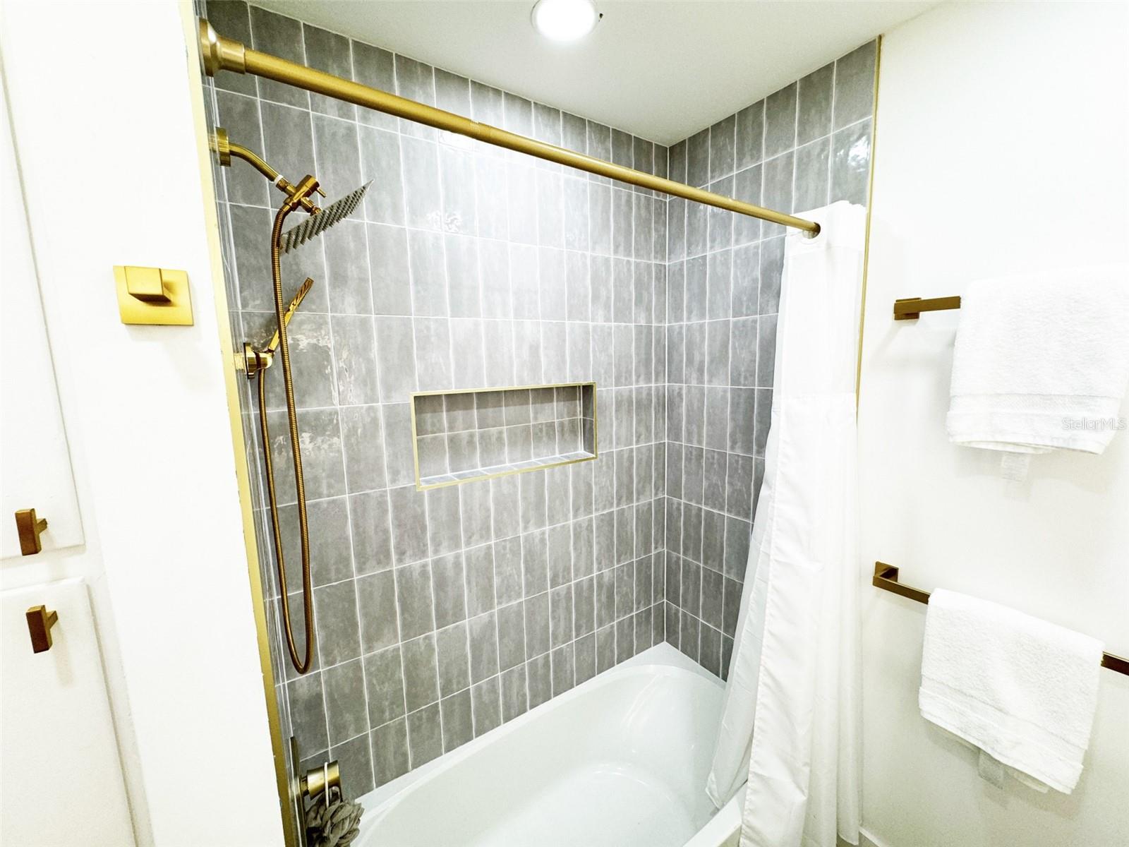 SKY CREST UNIT 9 - Residential Lease