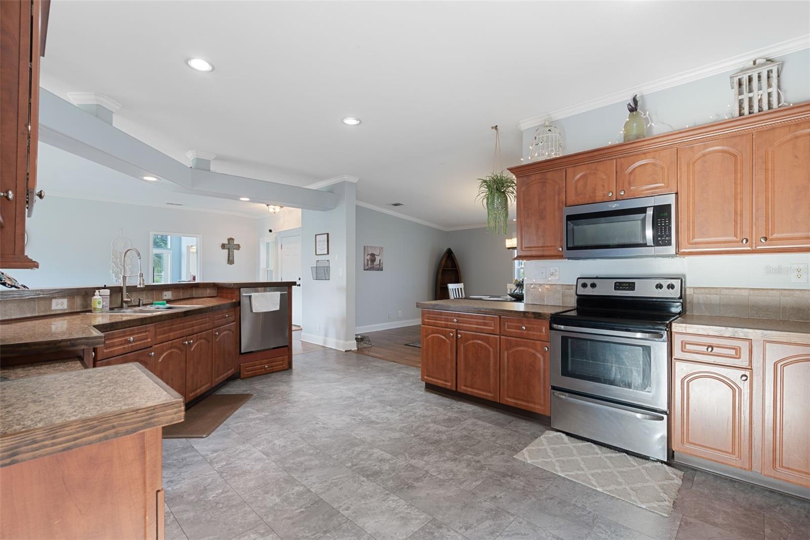 ROYAL HIGHLANDS - Residential