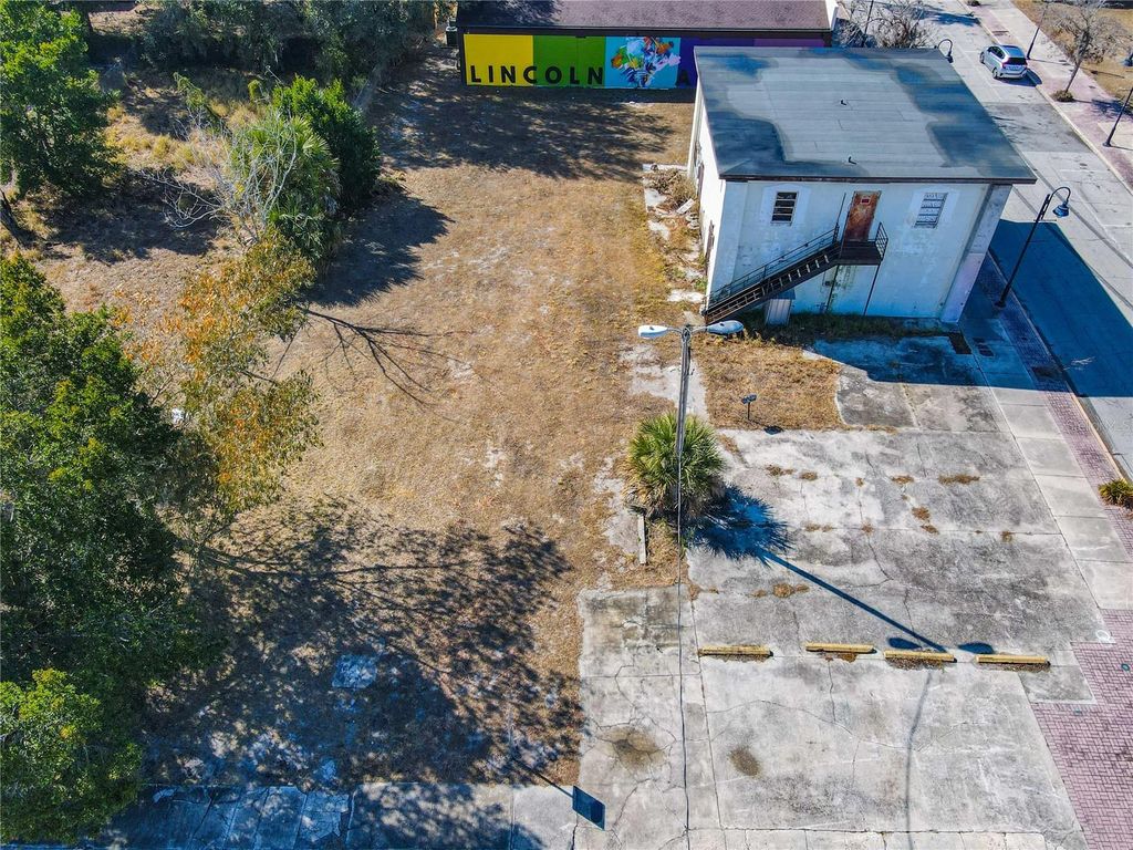 Photo of 215 Lincoln Avenue, Lake Wales, FL 33853 (MLS # O6381518)