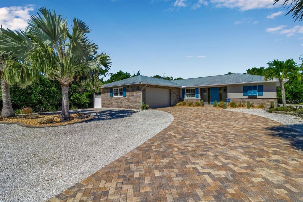 Photo of 307 Avenida De Paradisio, Sarasota, FL 34242 (MLS # A4669451)