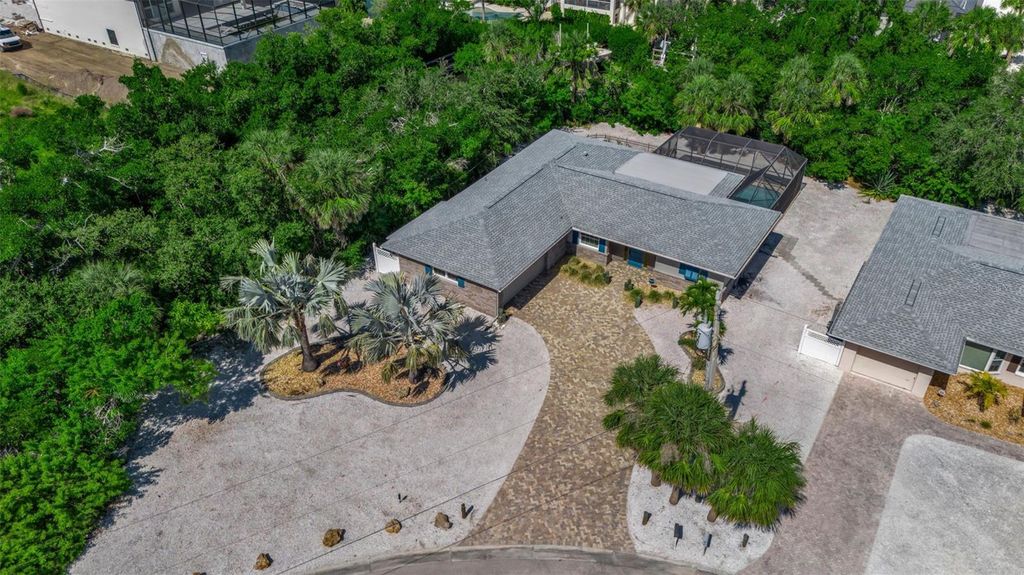 Photo of 307 Avenida De Paradisio, Sarasota, FL 34242 (MLS # A4669451)