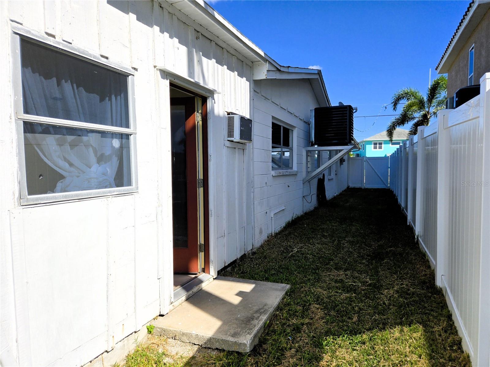 CRYSTAL ISLAND 1ST ADD - Residential Lease