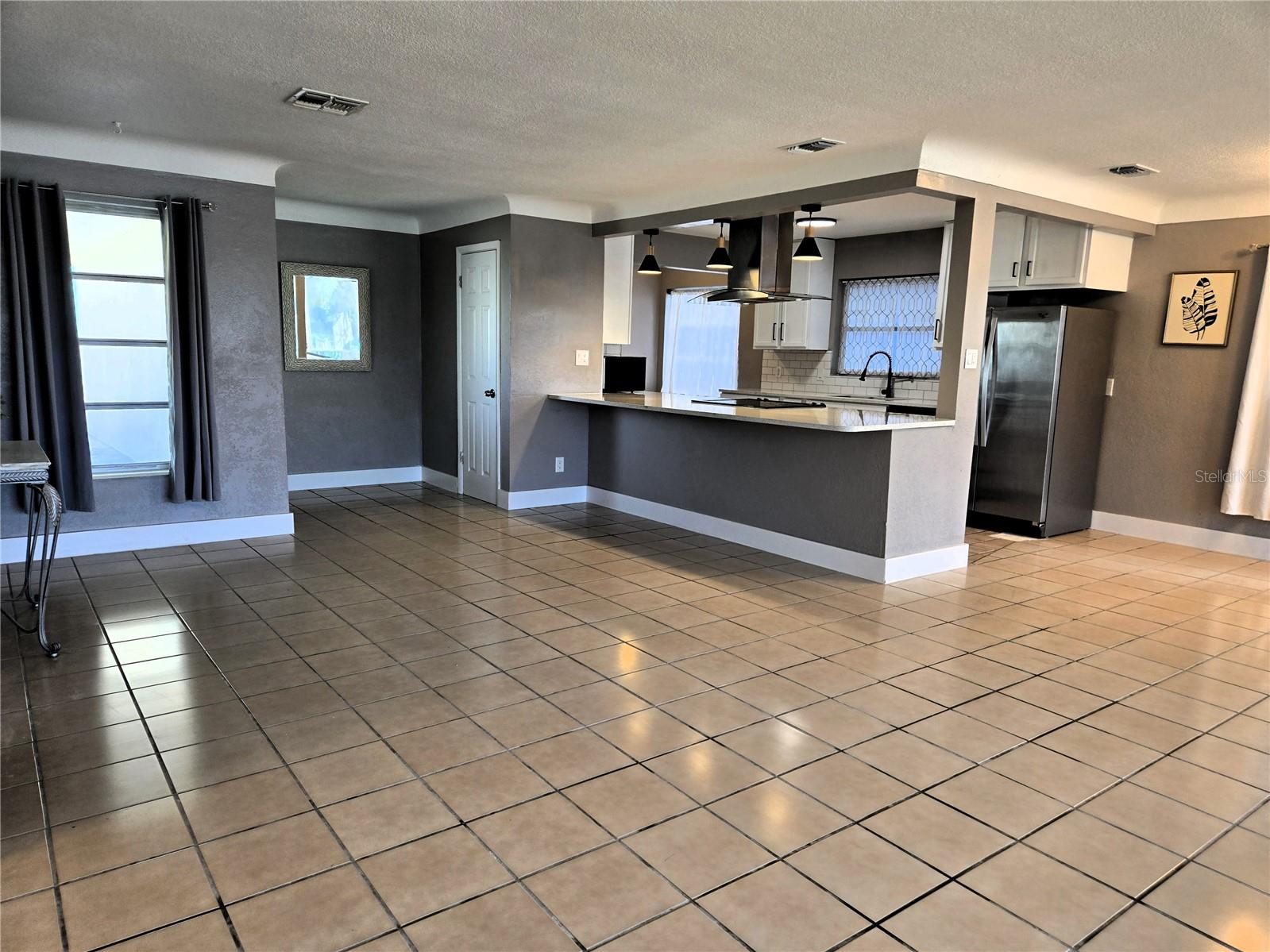 CRYSTAL ISLAND 1ST ADD - Residential Lease