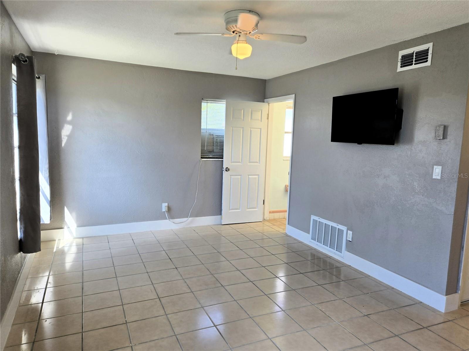 CRYSTAL ISLAND 1ST ADD - Residential Lease