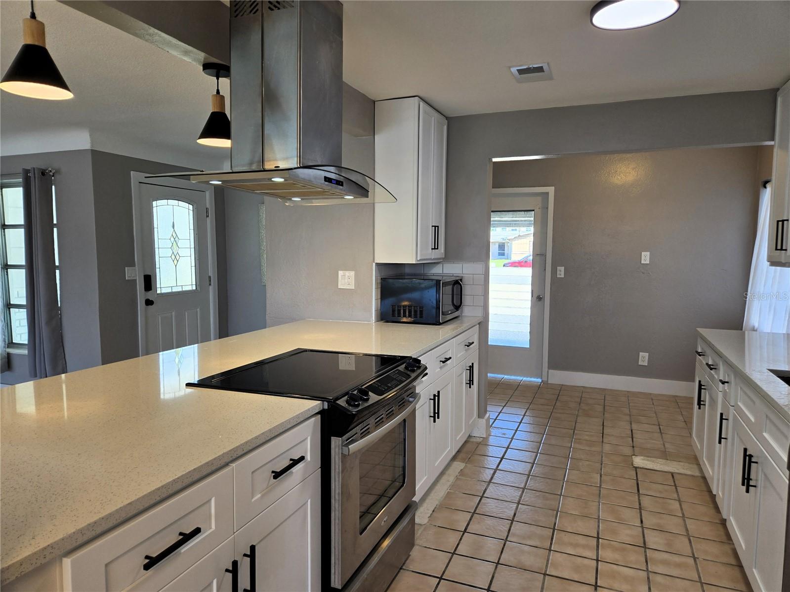 CRYSTAL ISLAND 1ST ADD - Residential Lease