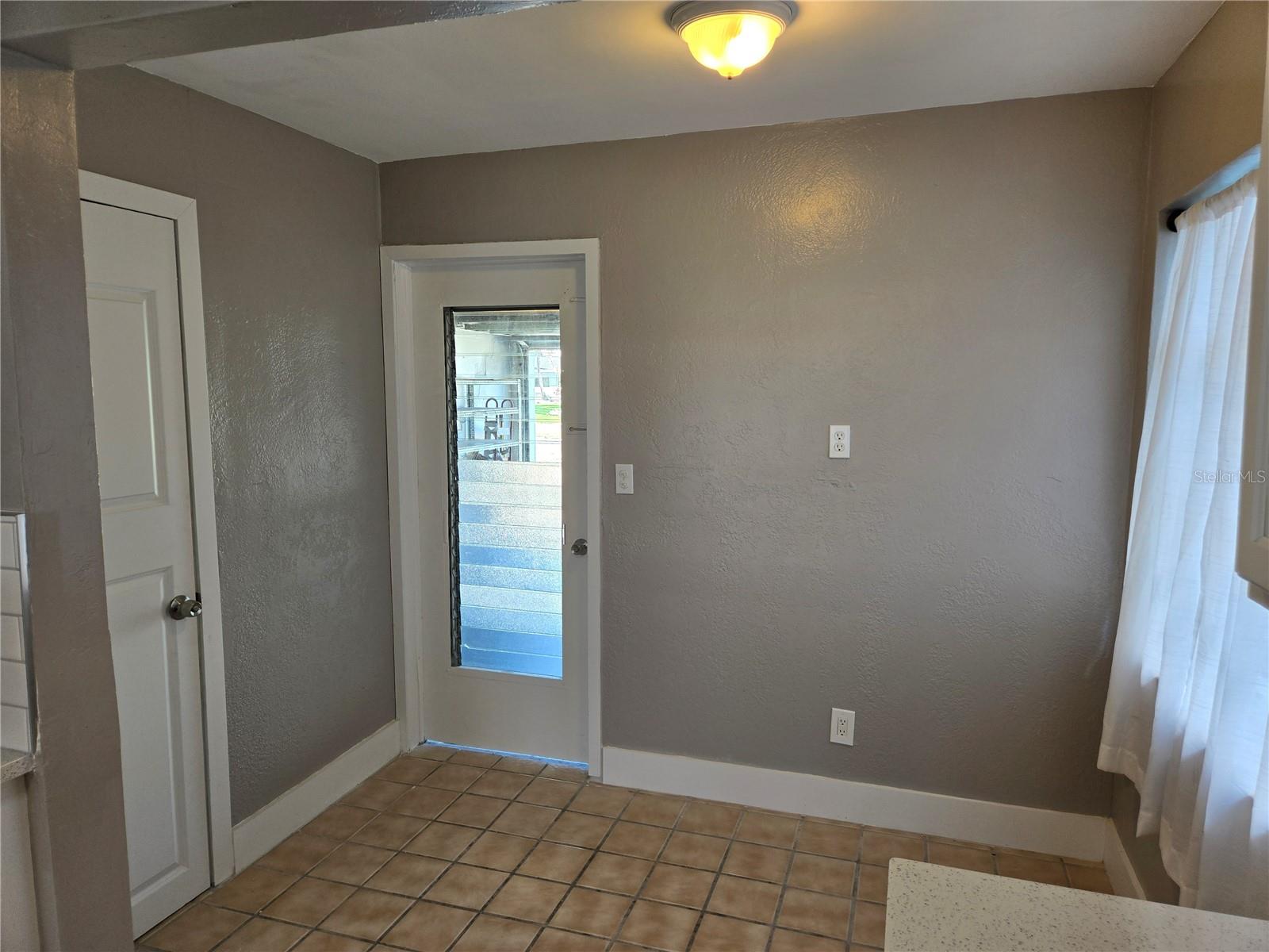 CRYSTAL ISLAND 1ST ADD - Residential Lease