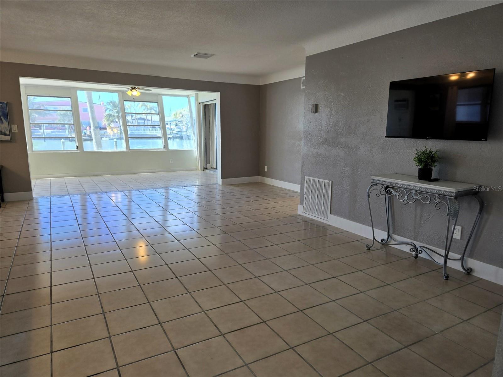 CRYSTAL ISLAND 1ST ADD - Residential Lease