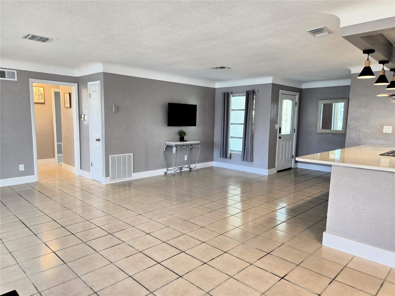 CRYSTAL ISLAND 1ST ADD - Residential Lease