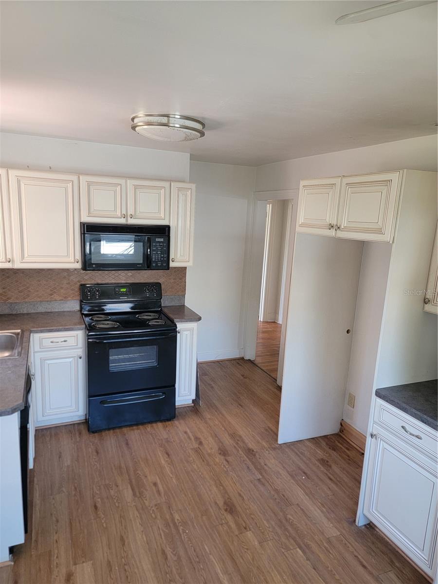 PINECREST PARK - Residential