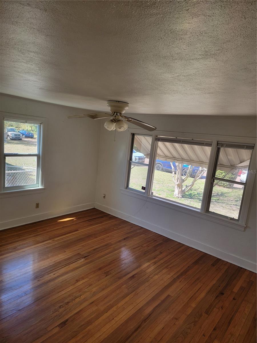 PINECREST PARK - Residential