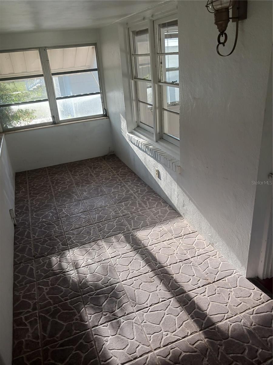 PINECREST PARK - Residential