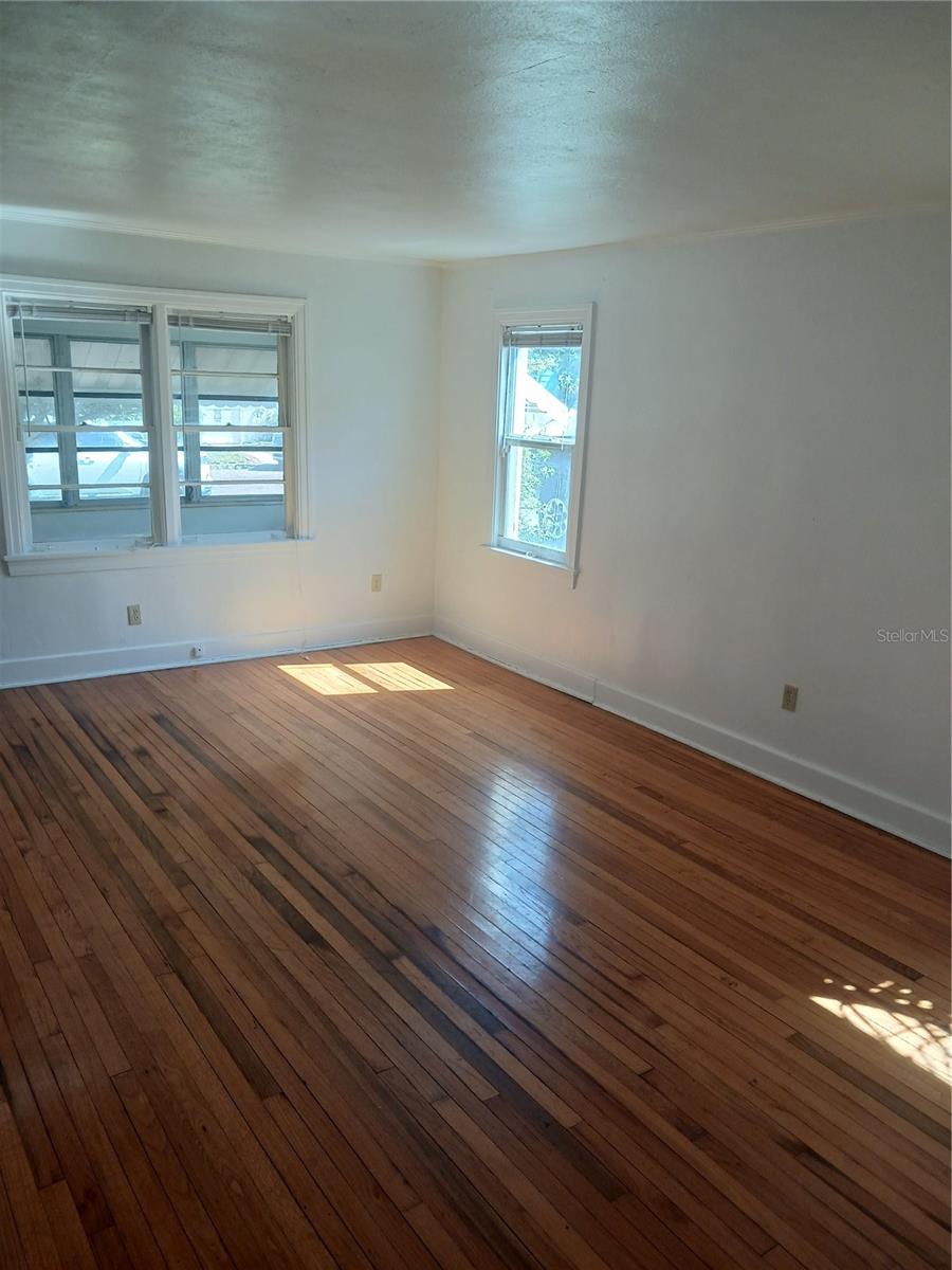 PINECREST PARK - Residential