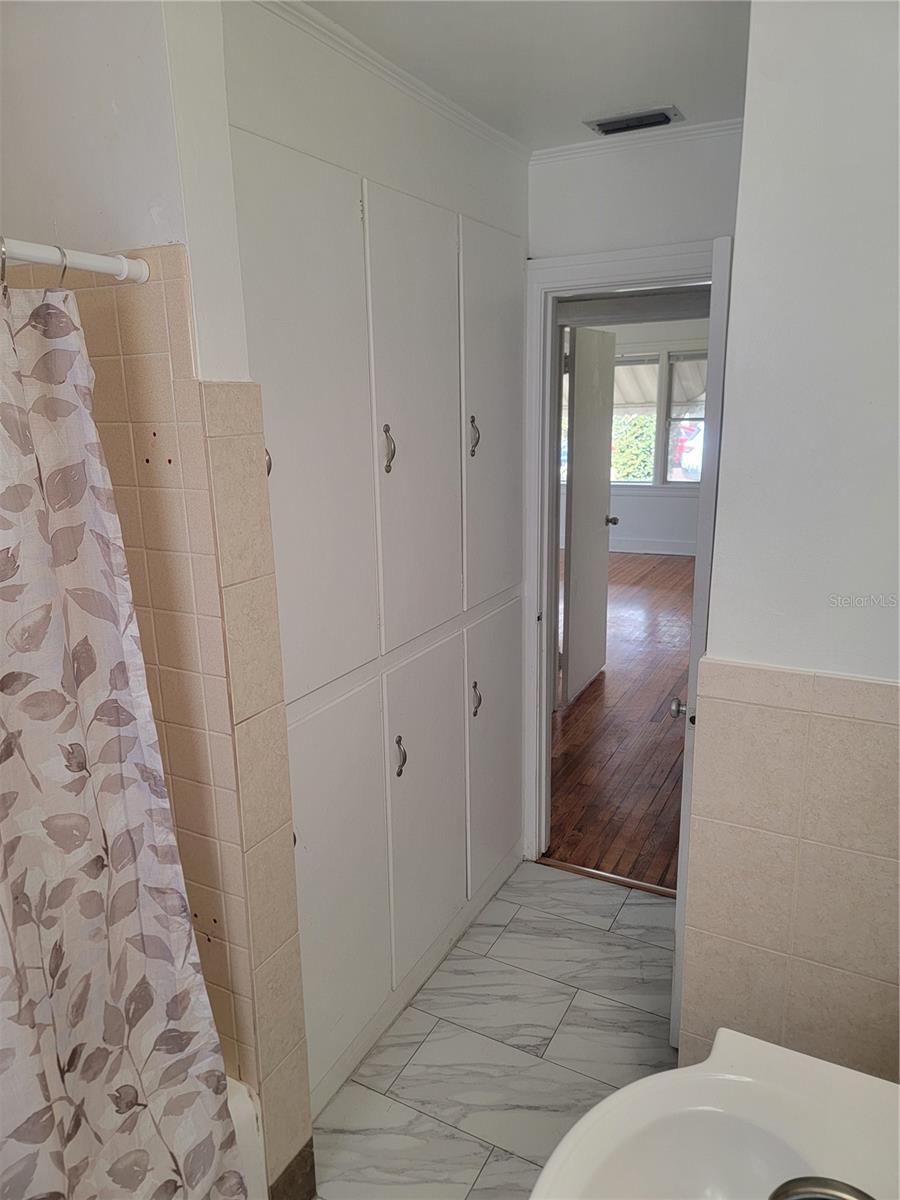 PINECREST PARK - Residential