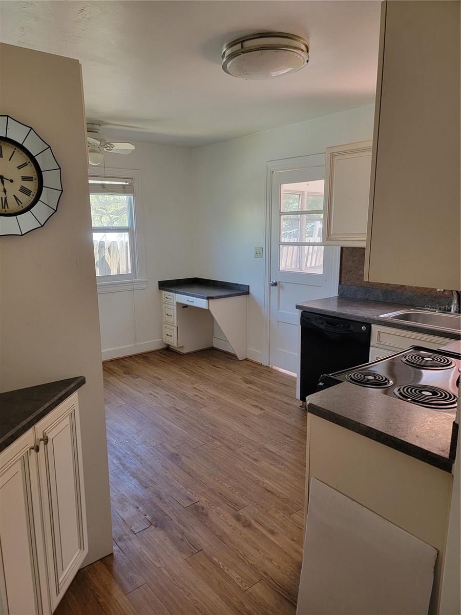 PINECREST PARK - Residential