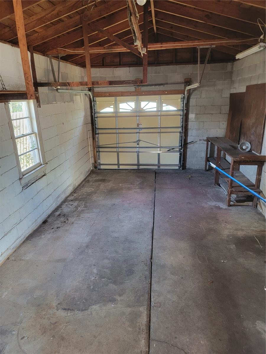 PINECREST PARK - Residential