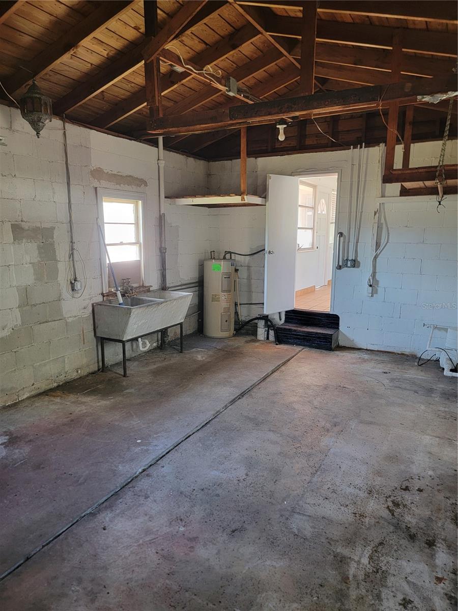 PINECREST PARK - Residential