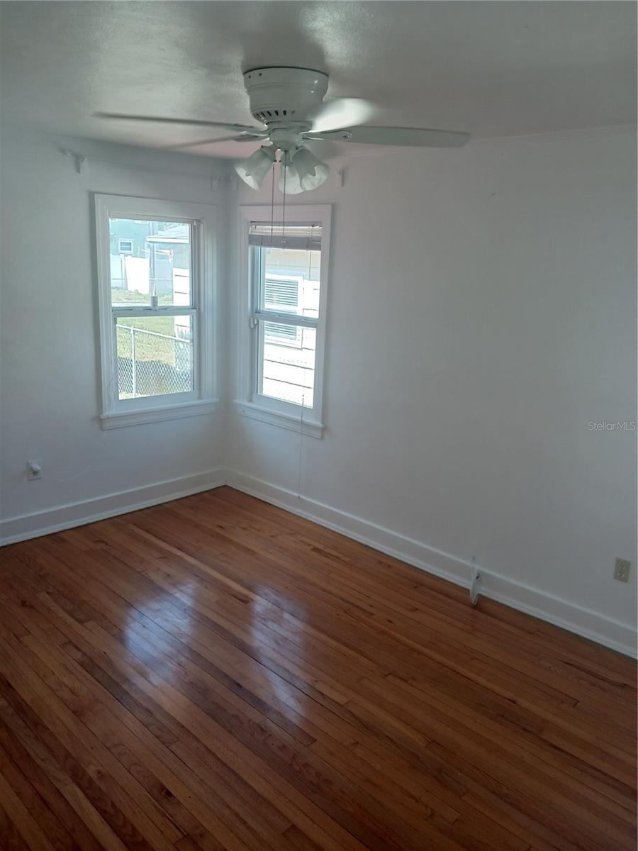 PINECREST PARK - Residential