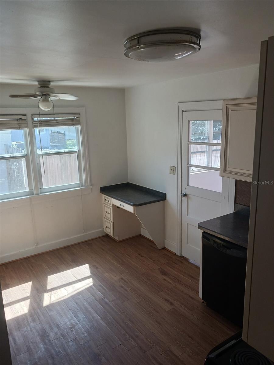 PINECREST PARK - Residential