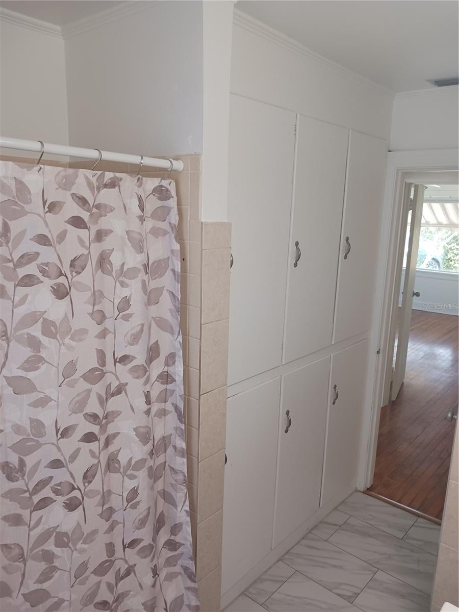 PINECREST PARK - Residential