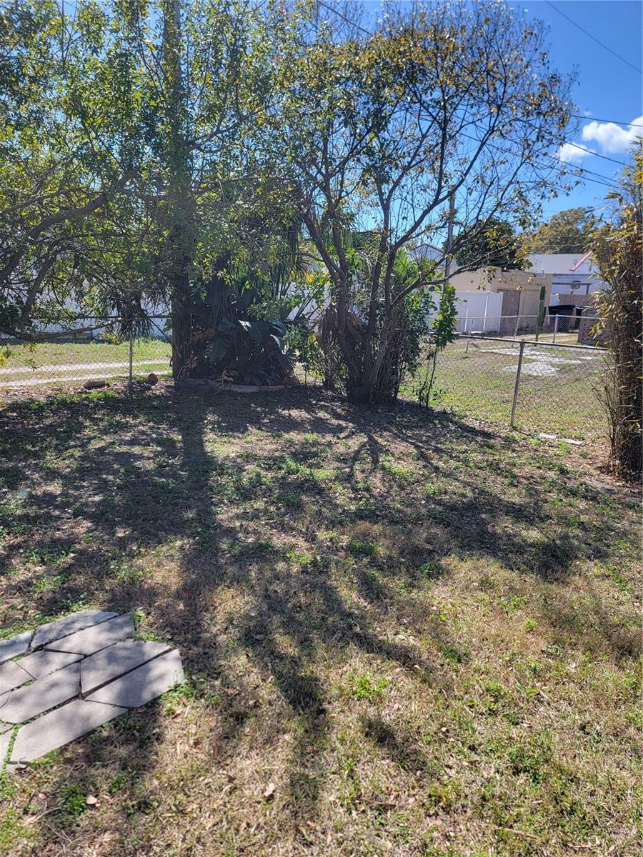 PINECREST PARK - Residential