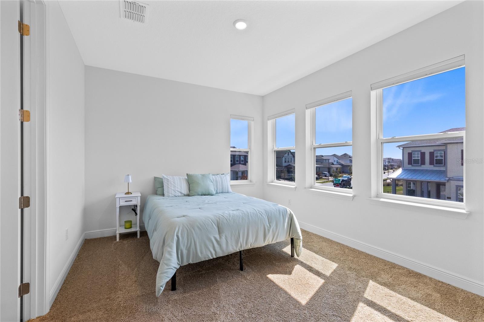 LAUREATE PARK - Residential