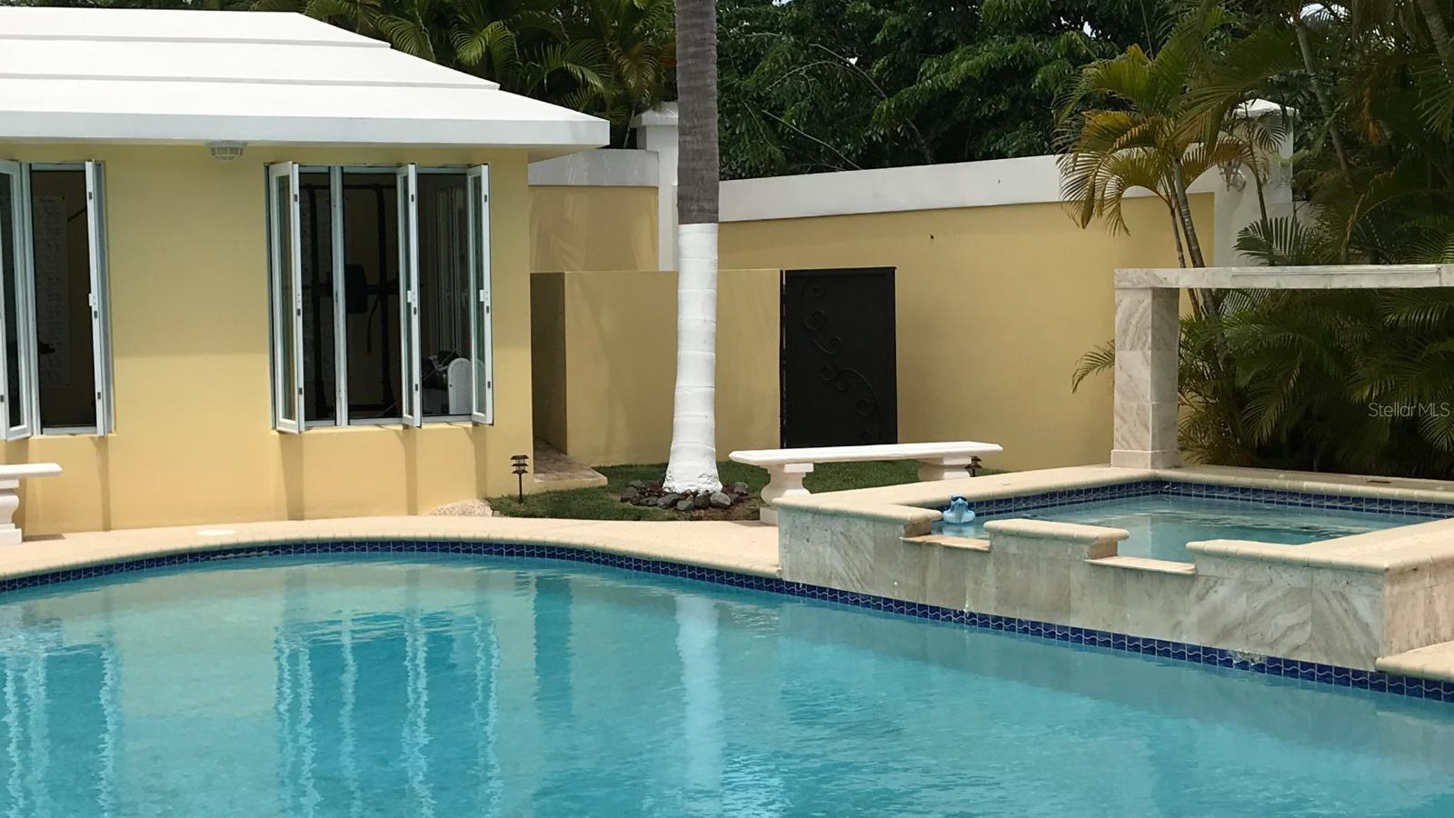 URB. LAS FLORES DE MONTEHIEDRA - Residential