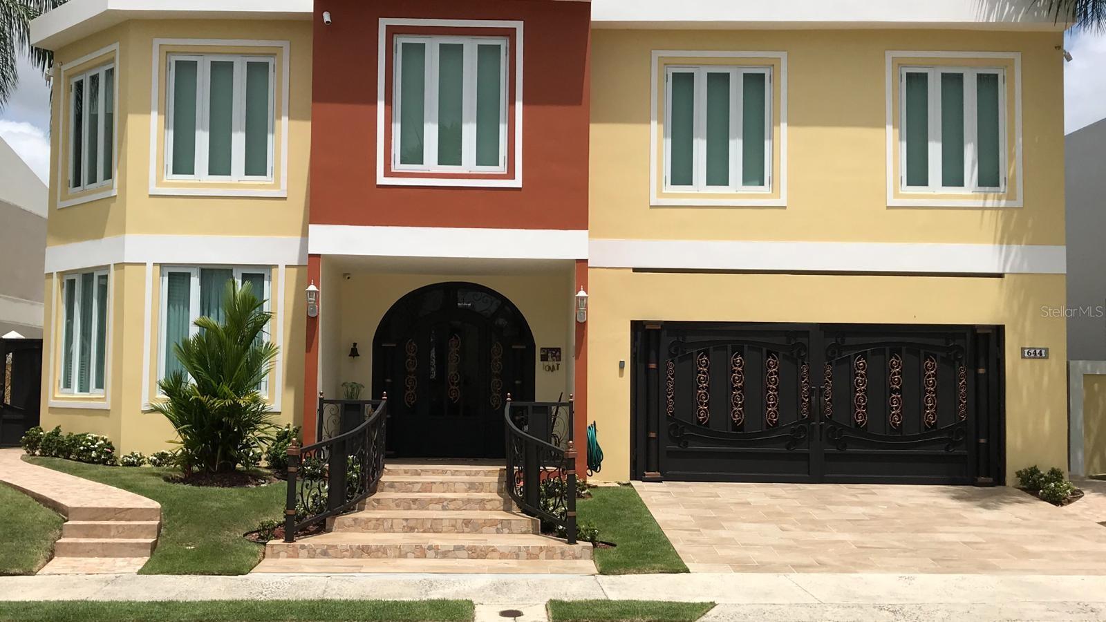 URB. LAS FLORES DE MONTEHIEDRA - Residential