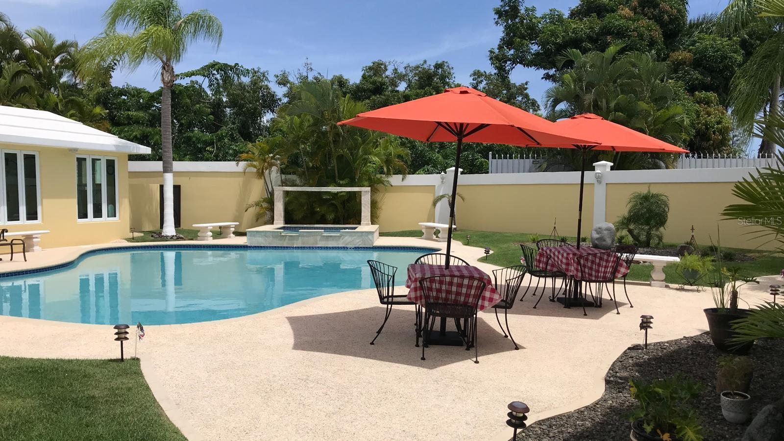 URB. LAS FLORES DE MONTEHIEDRA - Residential