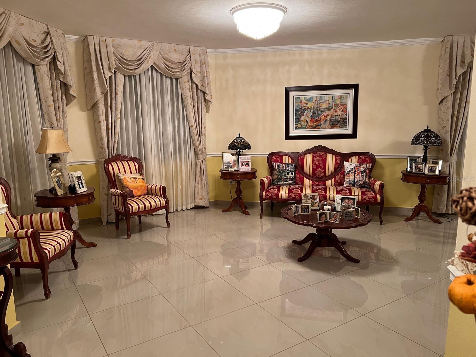 URB. LAS FLORES DE MONTEHIEDRA - Residential