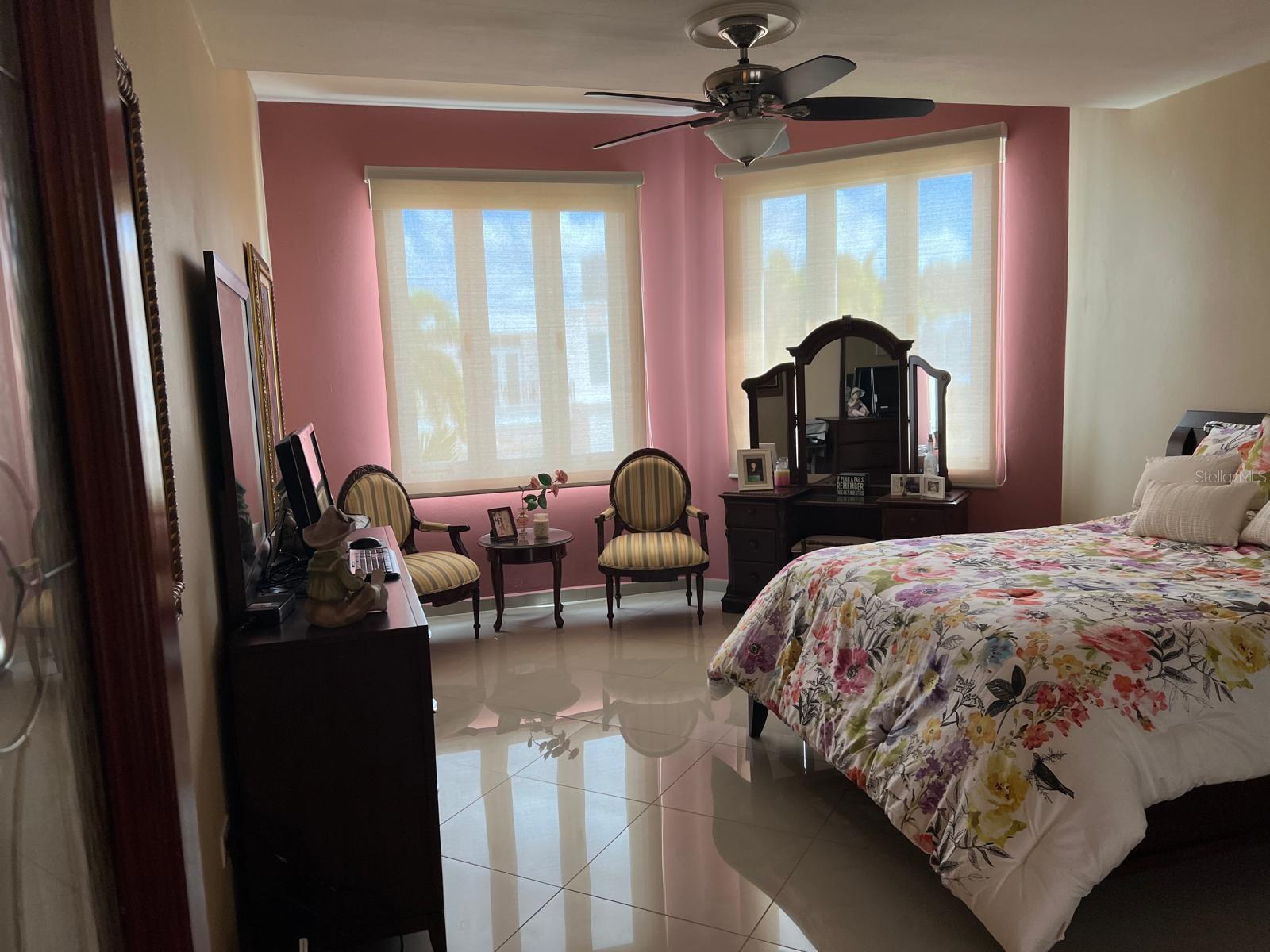 URB. LAS FLORES DE MONTEHIEDRA - Residential