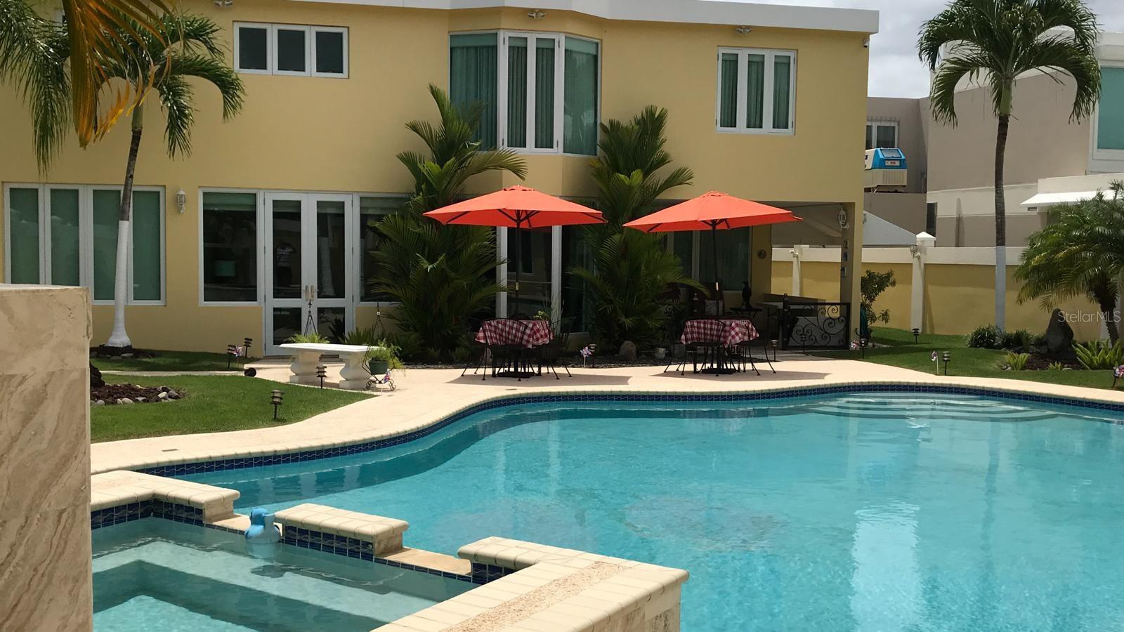 URB. LAS FLORES DE MONTEHIEDRA - Residential