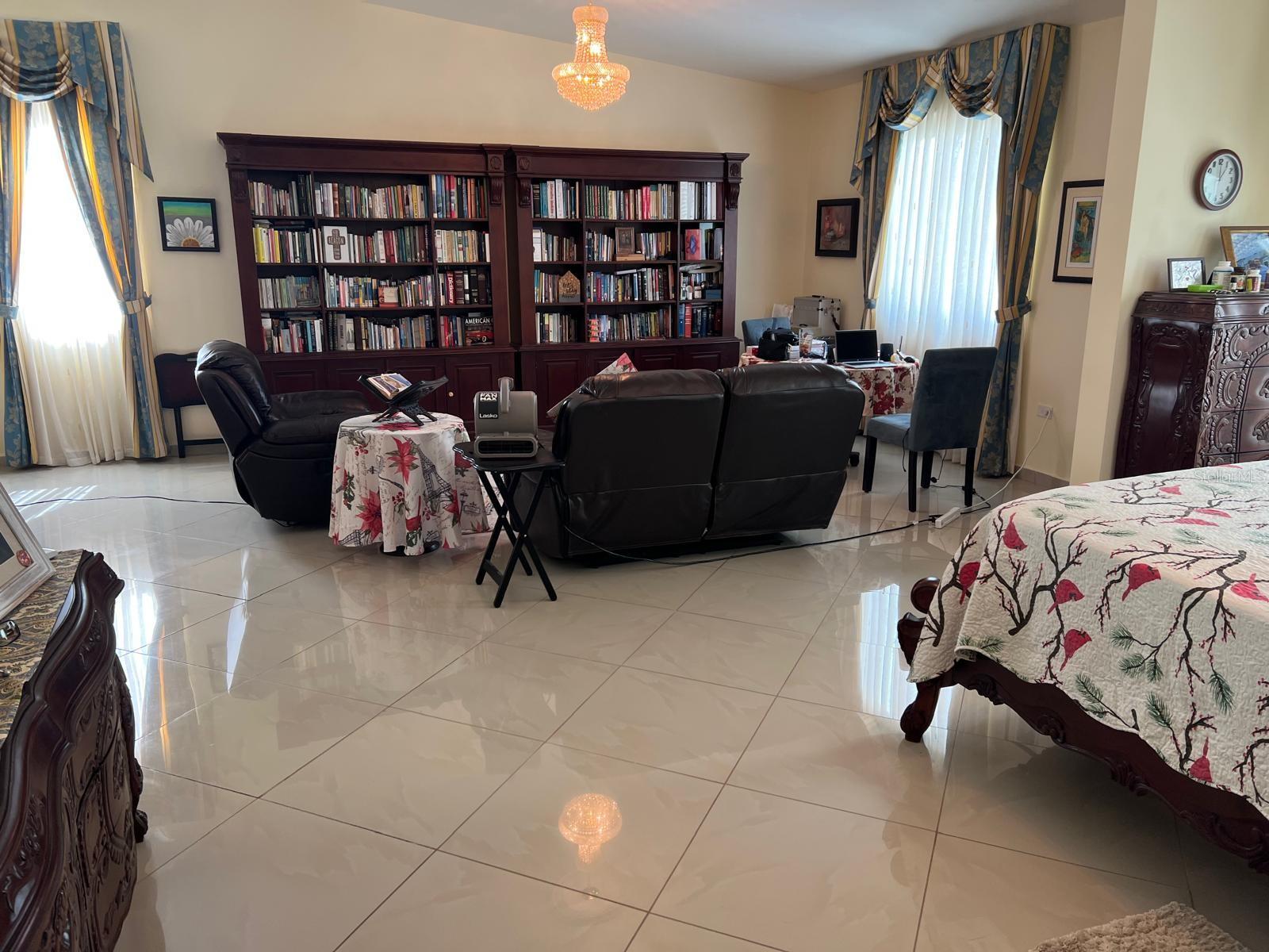 URB. LAS FLORES DE MONTEHIEDRA - Residential